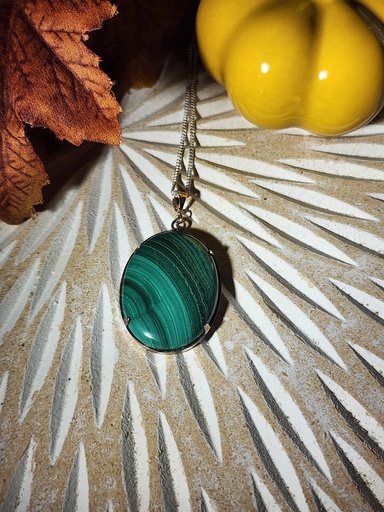 CEL04.1.Pendentif cabochon 30x22 mm Malachite